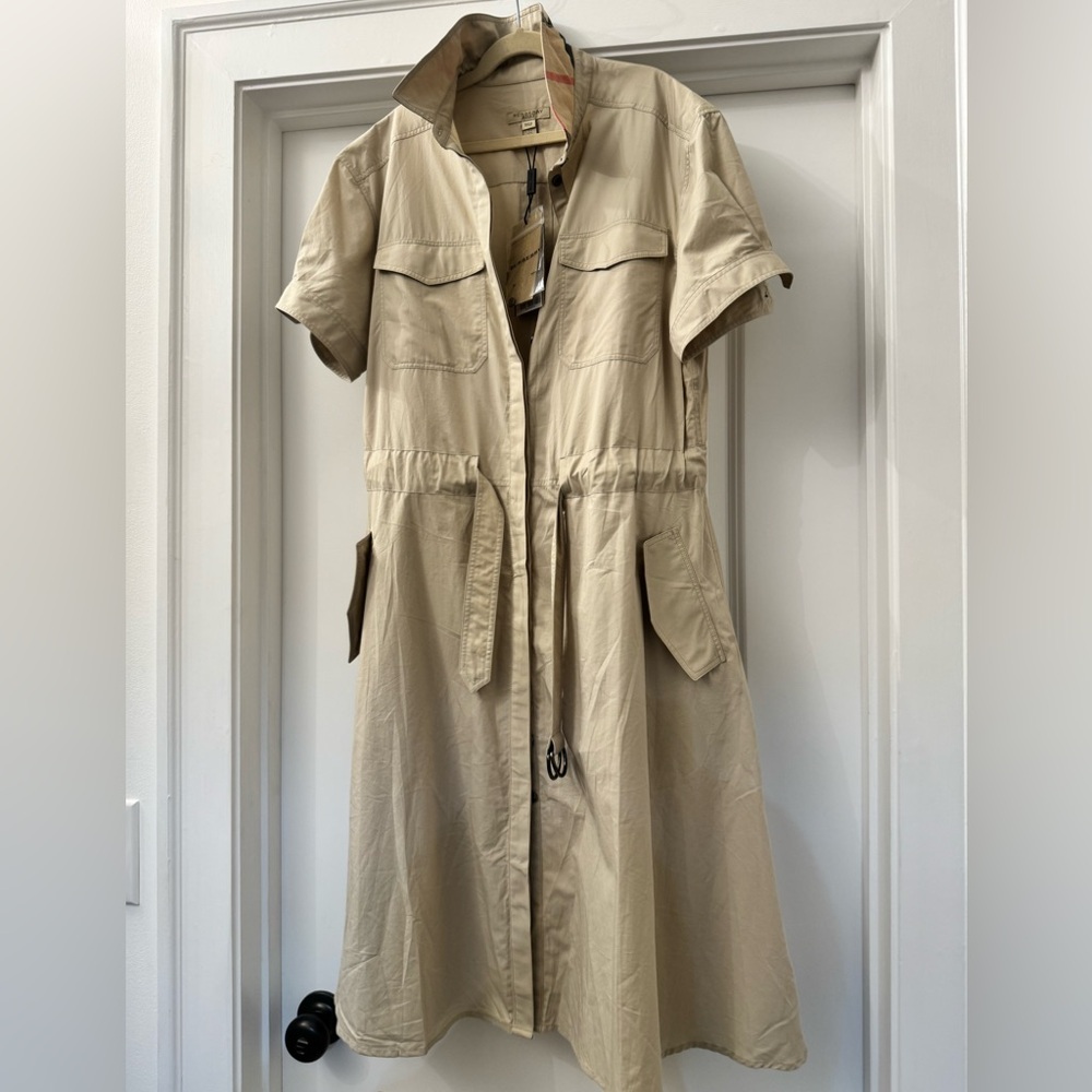 Classic Burberry Dress with Checked Collar and Belt
